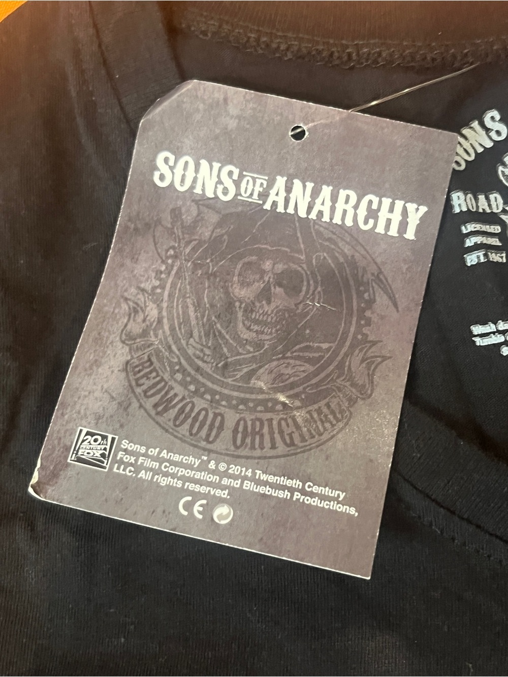 Sons of Anarchy Black Short-Sleeve Graphic Tee with Red RIP Detail - Picture 5 of 10